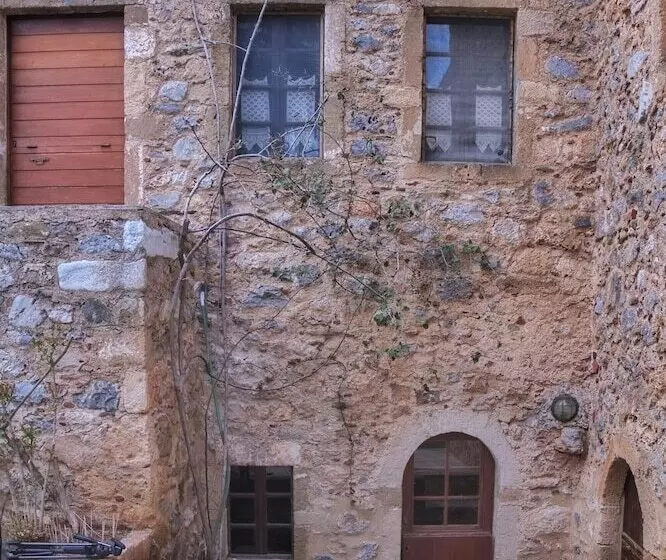 ペンション Menexes Suites Monemvasia