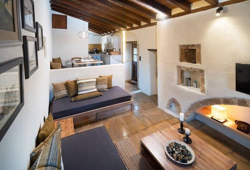 ペンション Menexes Suites Monemvasia