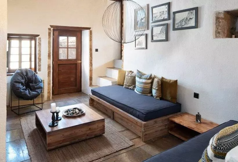 ペンション Menexes Suites Monemvasia