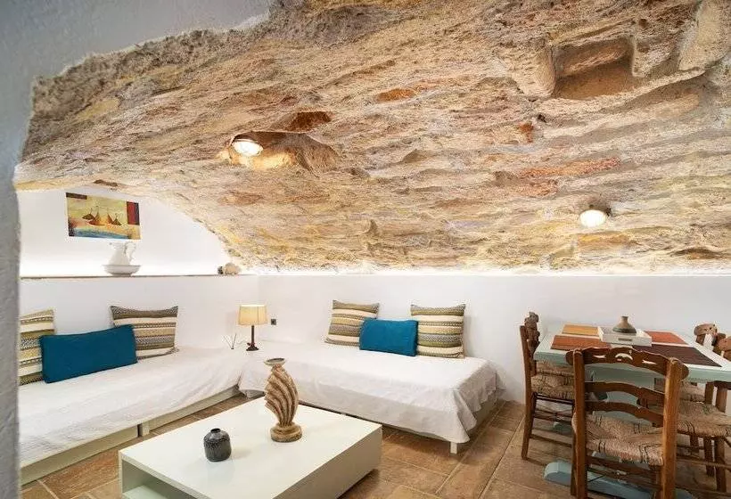 ペンション Menexes Suites Monemvasia