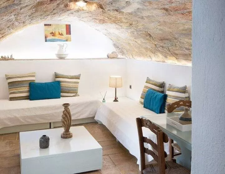 ペンション Menexes Suites Monemvasia