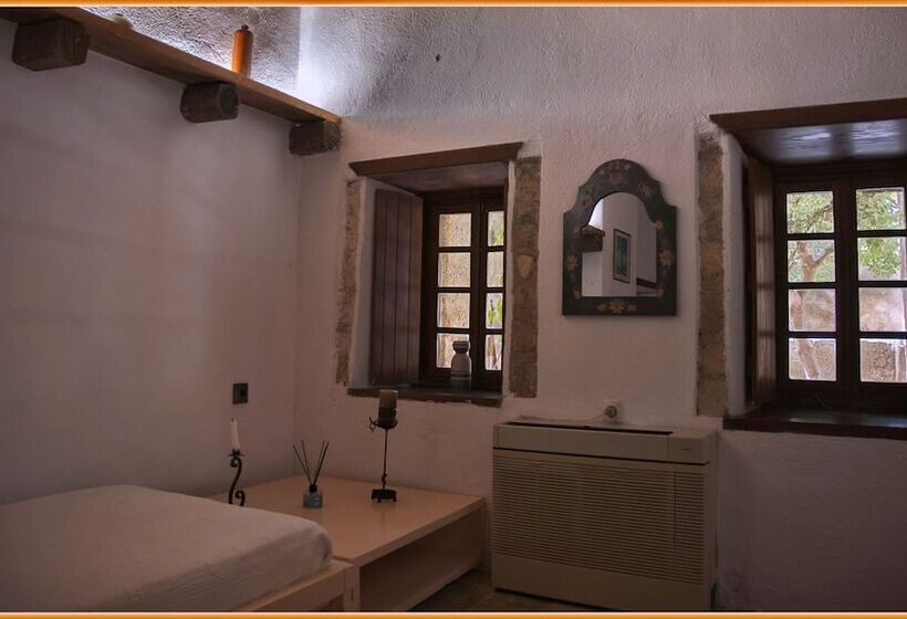 ペンション Menexes Suites Monemvasia