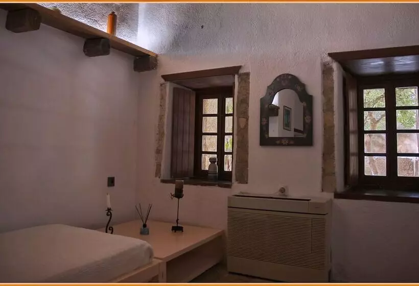ペンション Menexes Suites Monemvasia