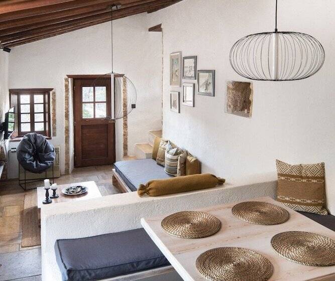 ペンション Menexes Suites Monemvasia