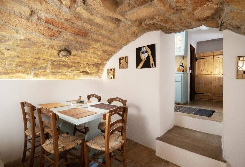 ペンション Menexes Suites Monemvasia