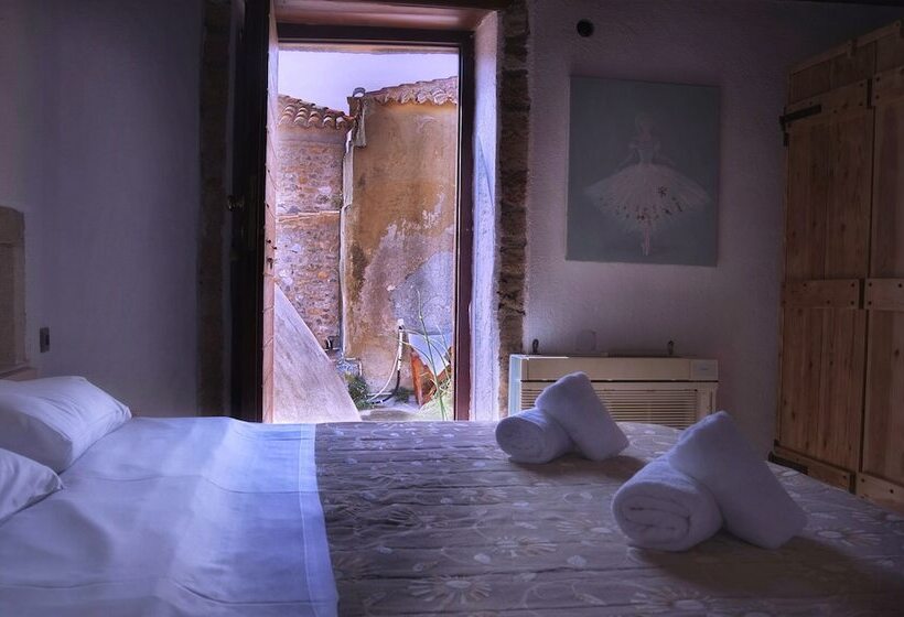 ペンション Menexes Suites Monemvasia
