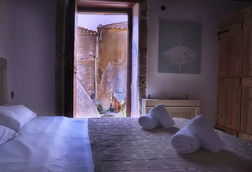 ペンション Menexes Suites Monemvasia