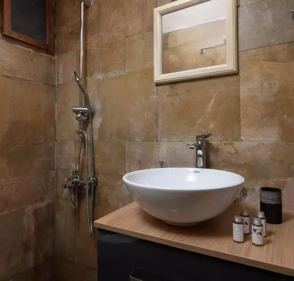 ペンション Menexes Suites Monemvasia
