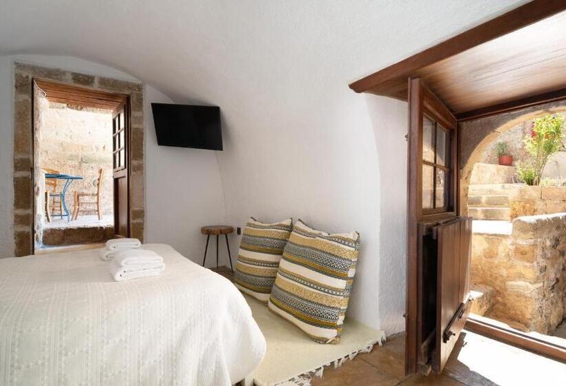 ペンション Menexes Suites Monemvasia