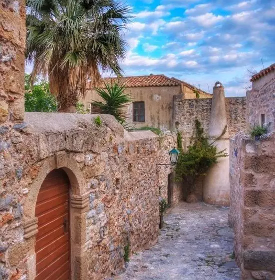 ペンション Menexes Suites Monemvasia