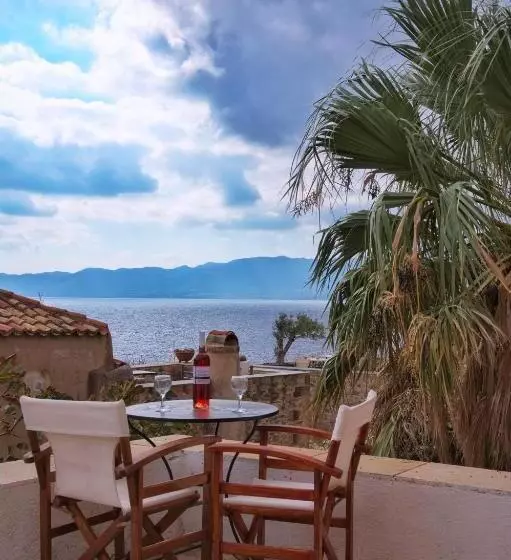ペンション Menexes Suites Monemvasia