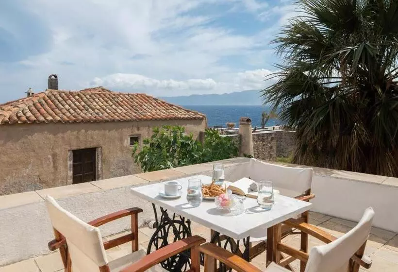 ペンション Menexes Suites Monemvasia