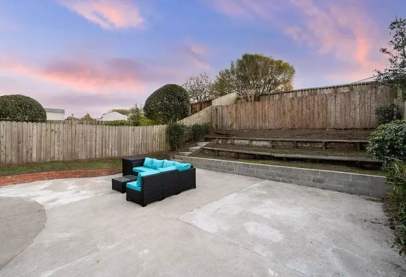 ペンション Pacifica Homes
