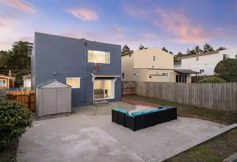 ペンション Pacifica Homes