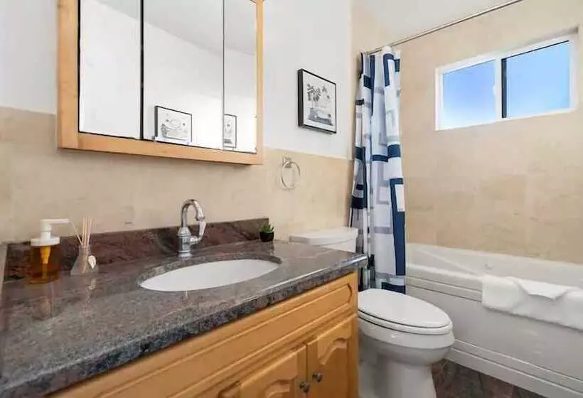 ペンション Pacifica Homes
