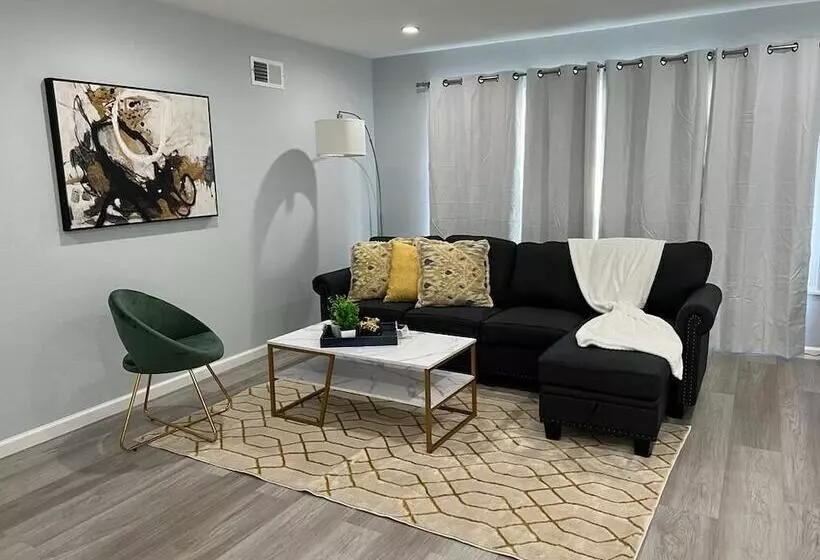 ペンション Pacifica Homes