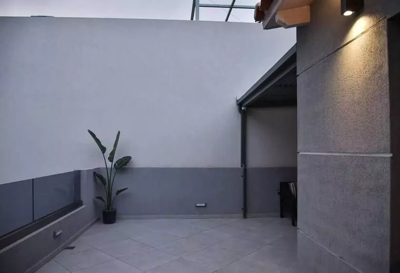اقامتگاه Modern Villa In Heraklion City Center, Crete