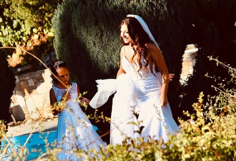 إقامة Remarkable 2 Bed House In Varnavas