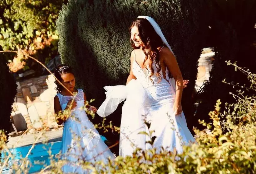 レジデンス Remarkable 2 Bed House In Varnavas