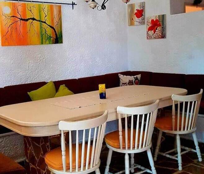 إقامة Remarkable 2 Bed House In Varnavas