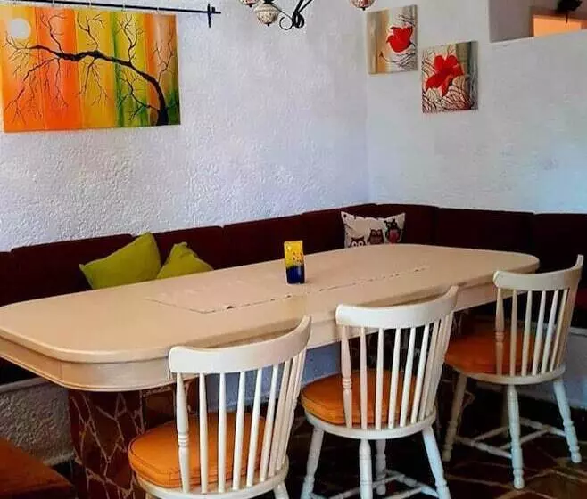 レジデンス Remarkable 2 Bed House In Varnavas