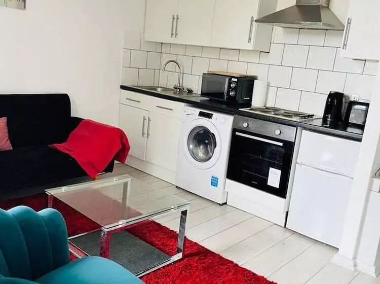 レジデンス Stunning 2 Bed House In Chatham