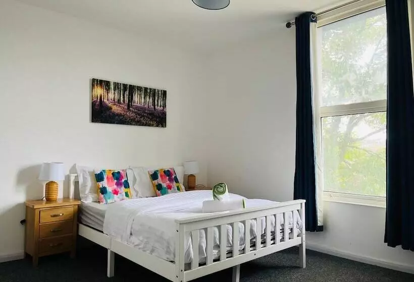 レジデンス Stunning 2 Bed House In Chatham