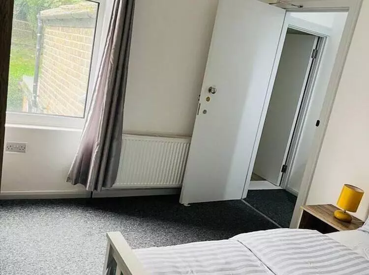 レジデンス Stunning 2 Bed House In Chatham