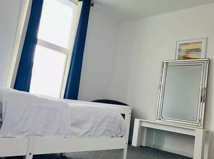 レジデンス Stunning 2 Bed House In Chatham