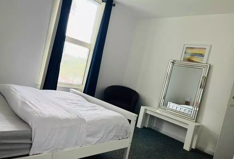 レジデンス Stunning 2 Bed House In Chatham