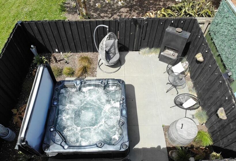 Springfield Motel And Lodge