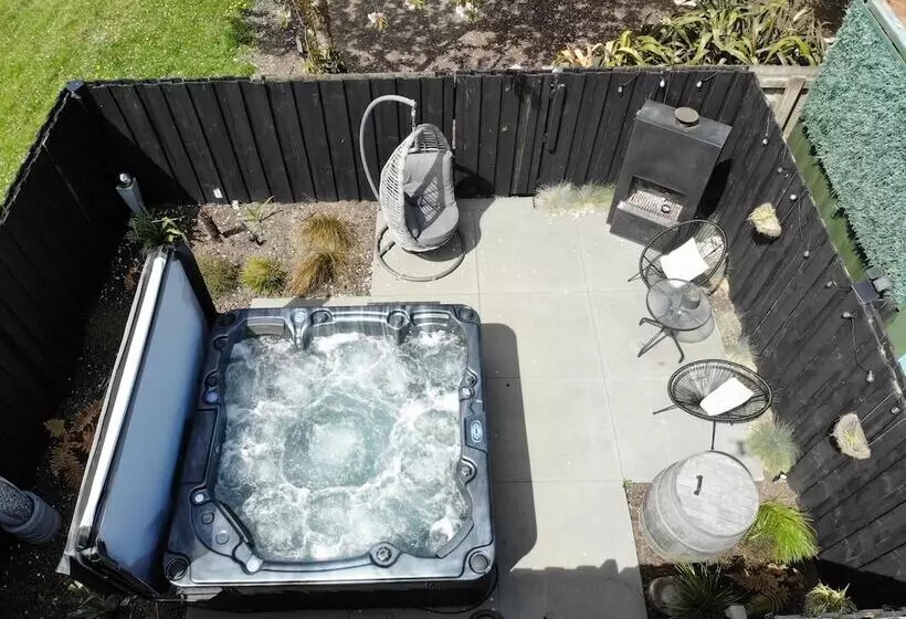 Springfield Motel And Lodge