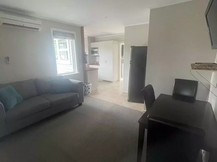 Springfield Motel And Lodge