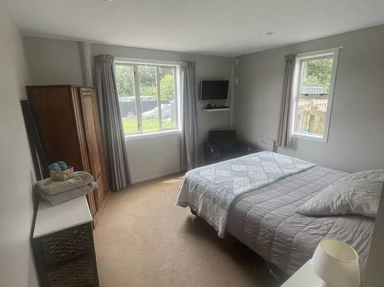 Springfield Motel And Lodge