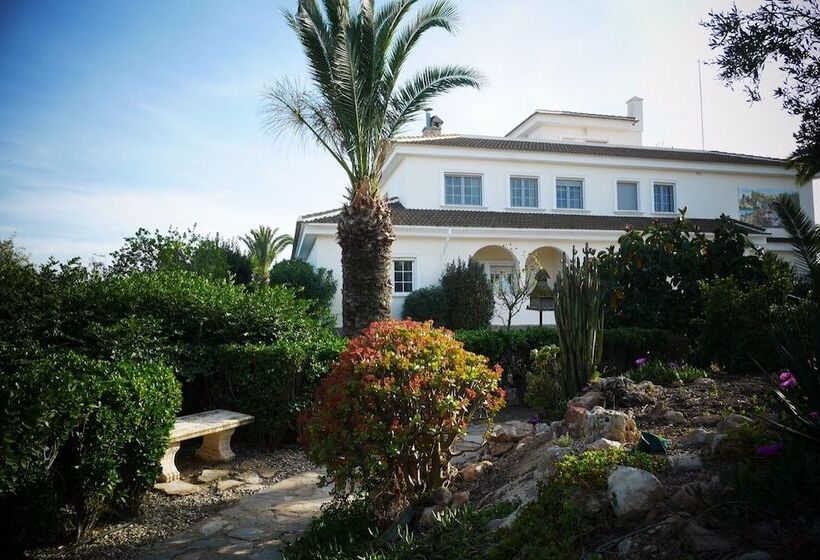 تختخواب و صبحانه Todo Cambia