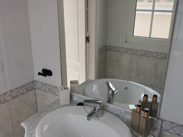 تختخواب و صبحانه Todo Cambia