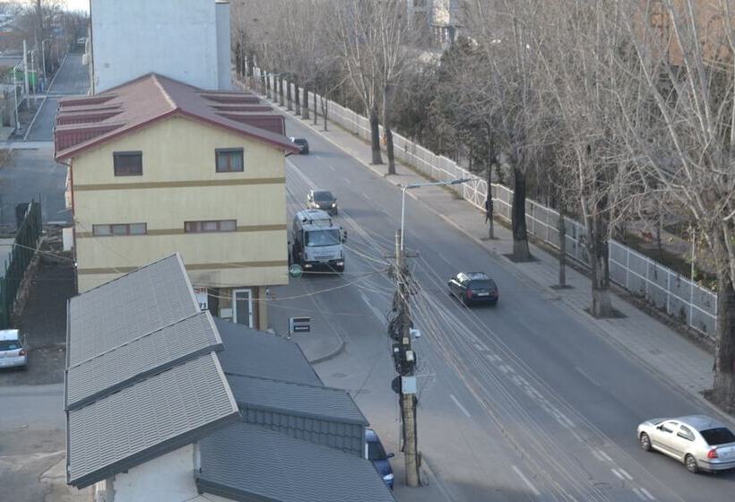 Отель Live Tulcea