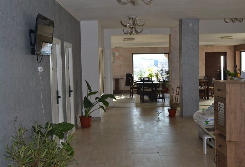 Отель Live Tulcea