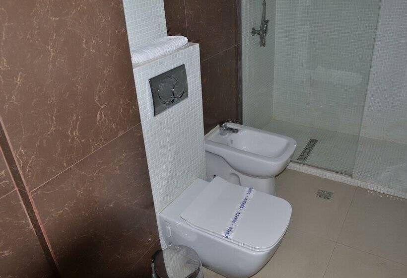 Отель Live Tulcea