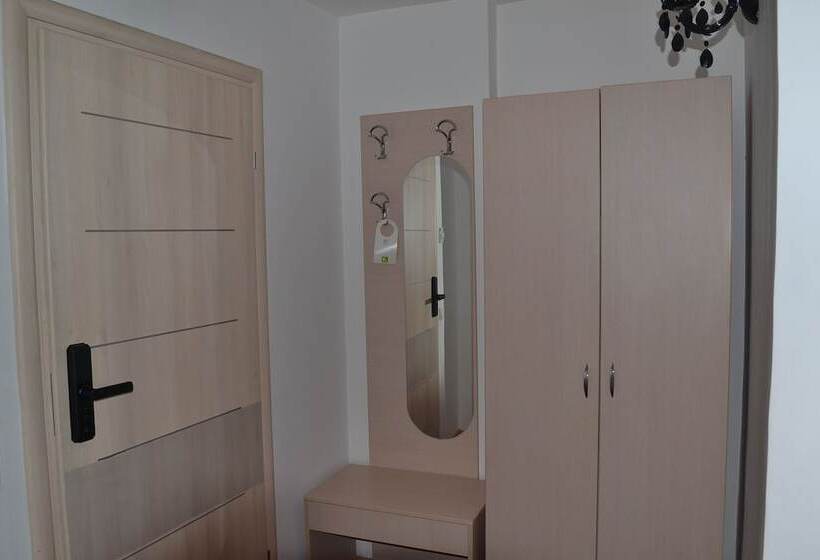 Отель Live Tulcea