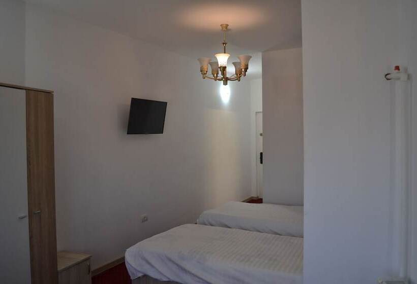 Отель Live Tulcea