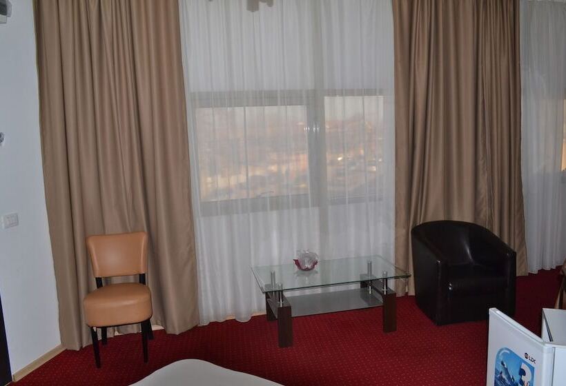 Отель Live Tulcea