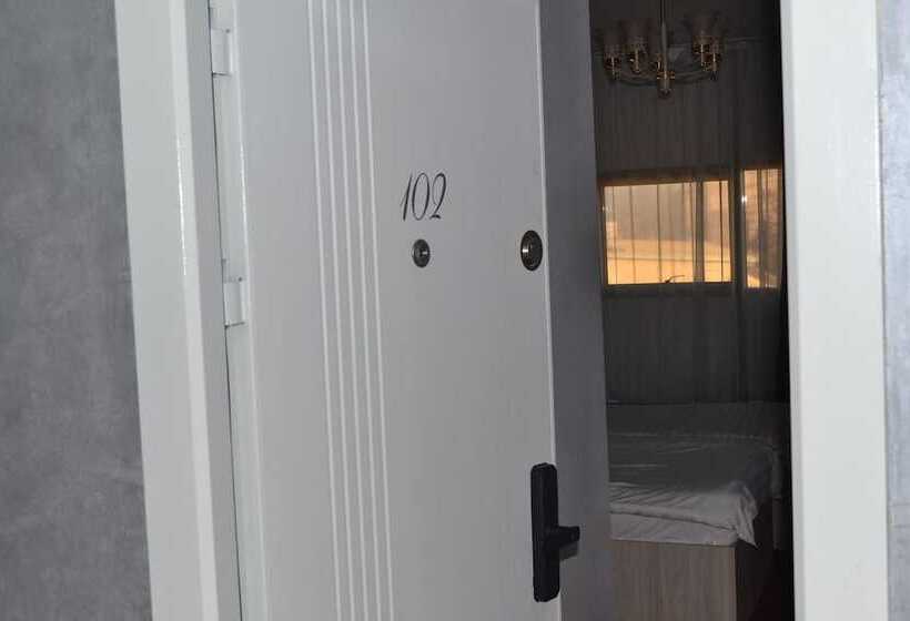 Отель Live Tulcea