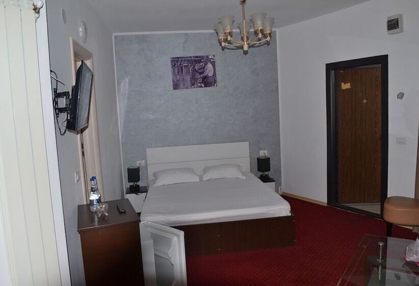 Отель Live Tulcea