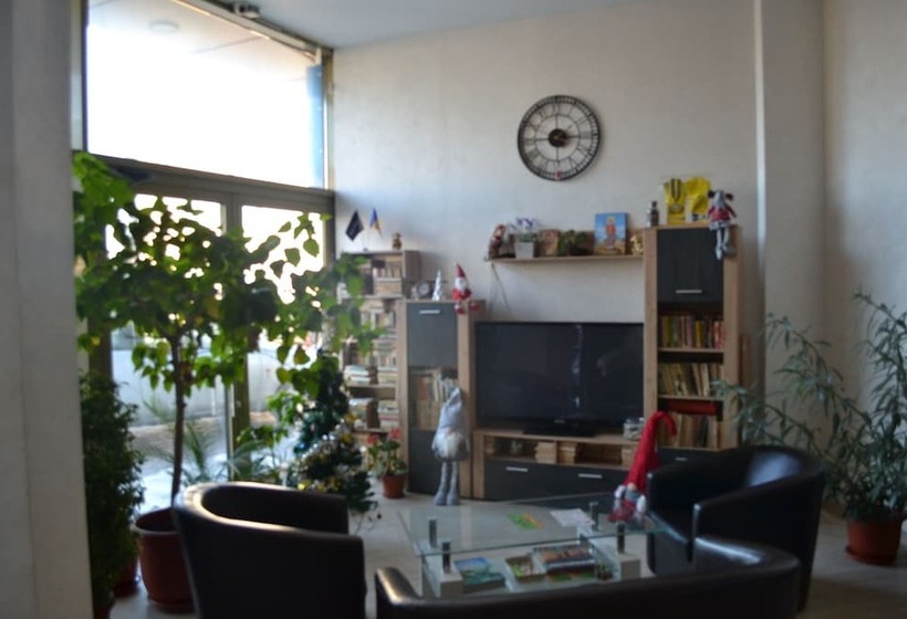 Отель Live Tulcea