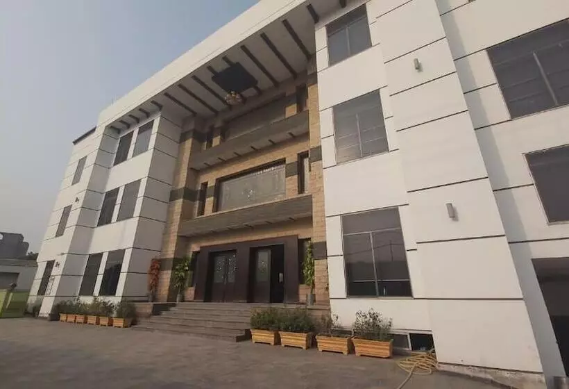 Royaute Luxury Hotel Sialkot