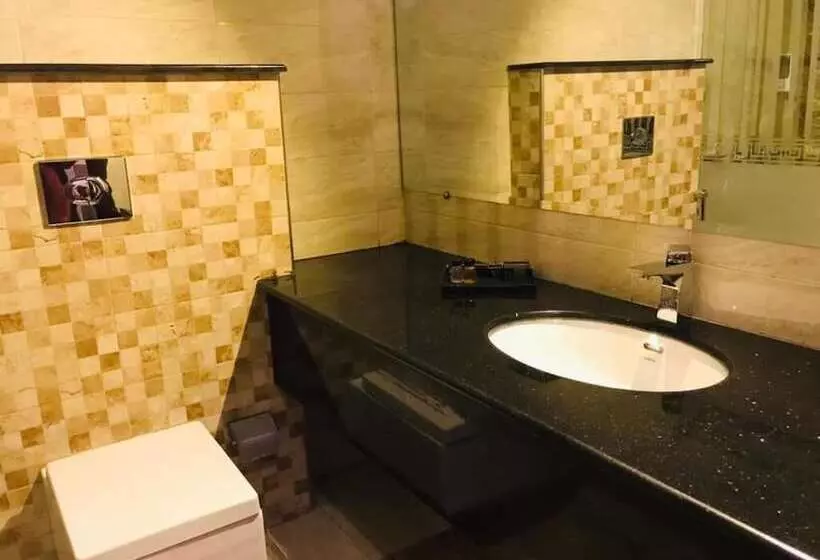 Royaute Luxury Hotel Sialkot