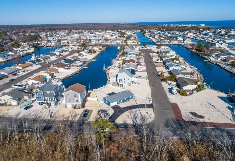 교외 호텔 Waterfront Beach House