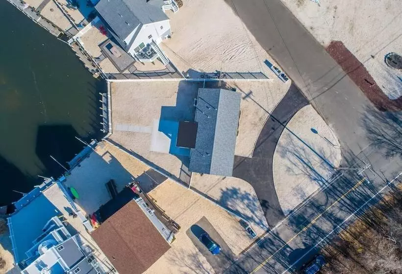 Maaseutuhotelli Waterfront Beach House