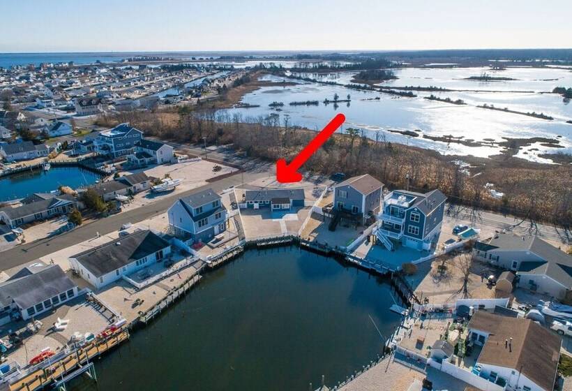 교외 호텔 Waterfront Beach House